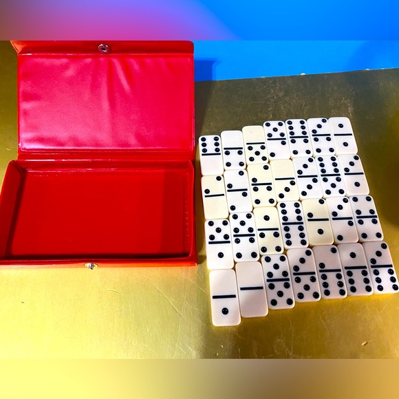 CHAD VALLEY VINTAGE DOMINOES TRAVEL PLAYING GAME 28 PIECE SET w/ RED VINYL CASE - Picture 6 of 8